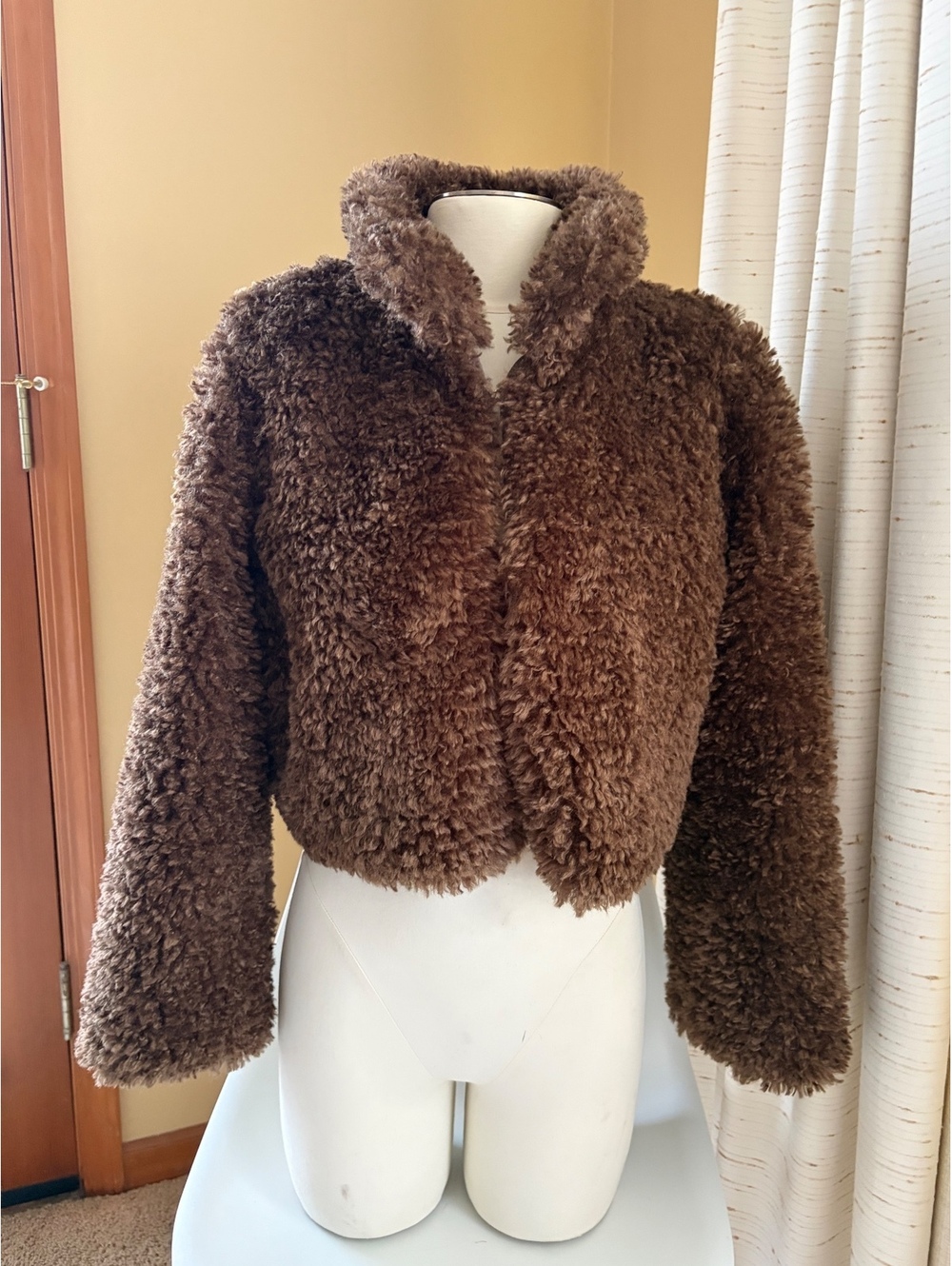 NWT Dress Forum Faux Fur Cropped Open Front Teddy Jacket Brown Small